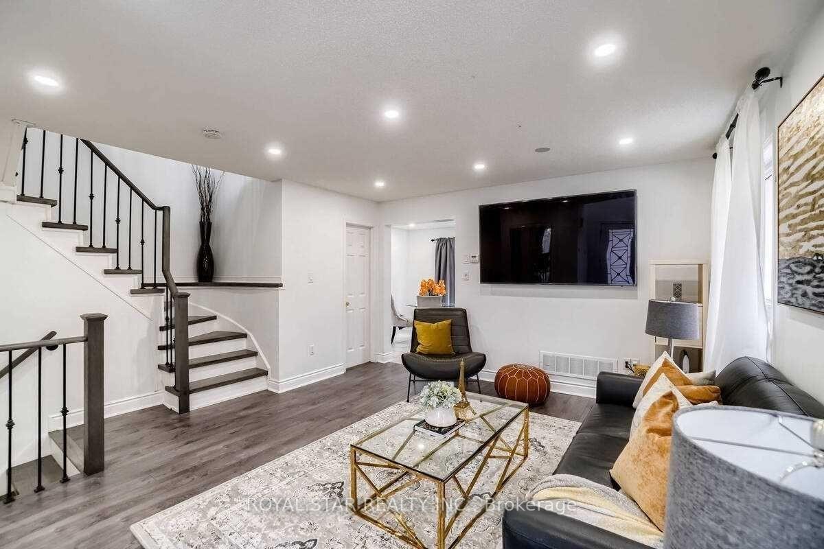 Photo 4 of 15 Sunny Glen Crescent, Brampton, Northwest Brampton — HOMEH