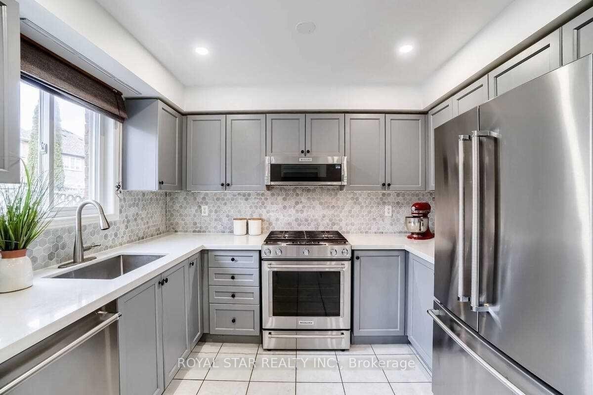 Photo 7 of 15 Sunny Glen Crescent, Brampton, Northwest Brampton — HOMEH