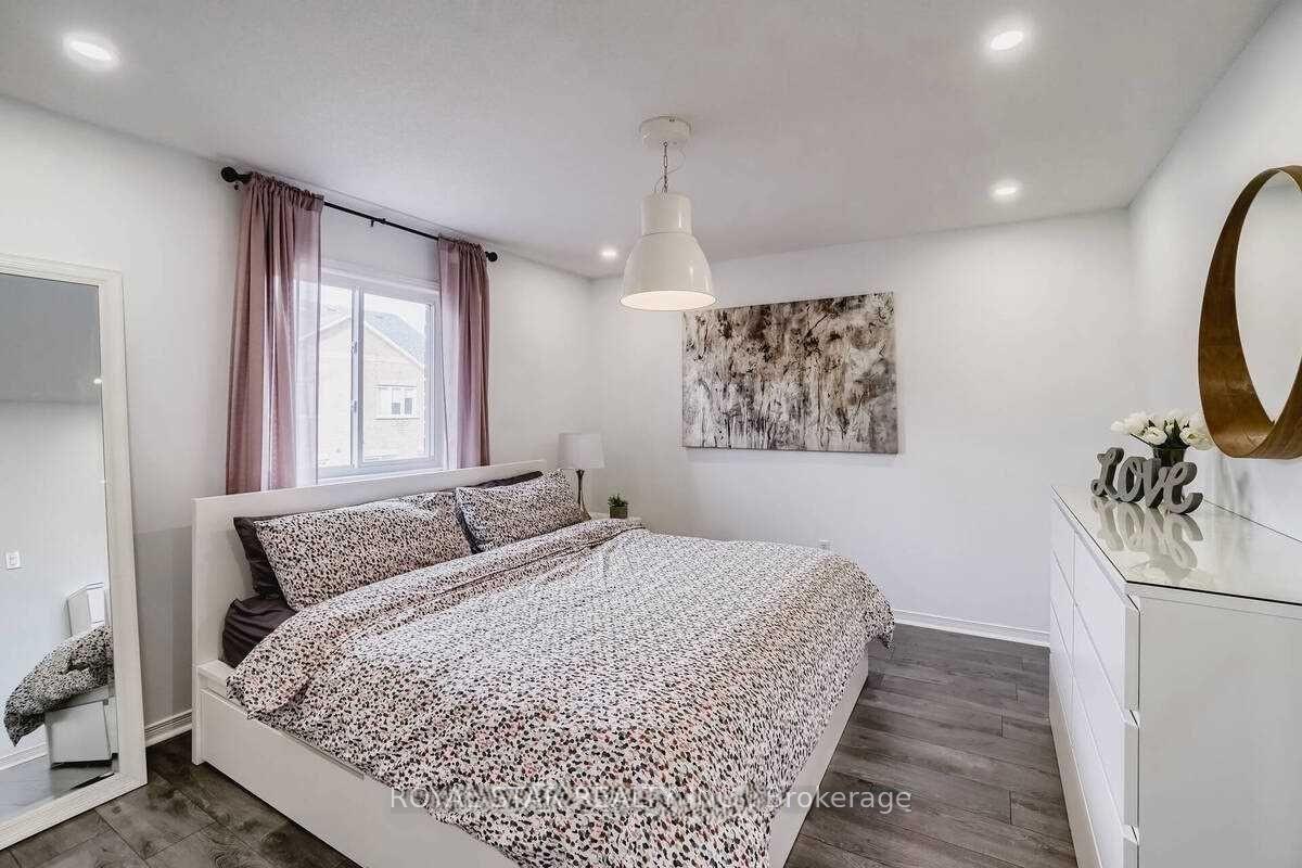Photo 13 of 15 Sunny Glen Crescent, Brampton, Northwest Brampton — HOMEH