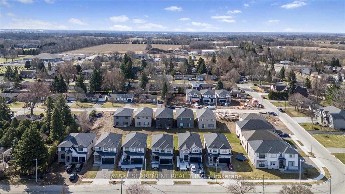 Photo 4 of 36 Miller Drive, Hamilton, Ancaster — HOMEH