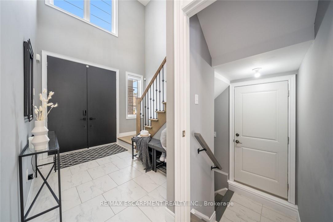 Photo 5 of 36 Miller Drive, Hamilton, Ancaster — HOMEH