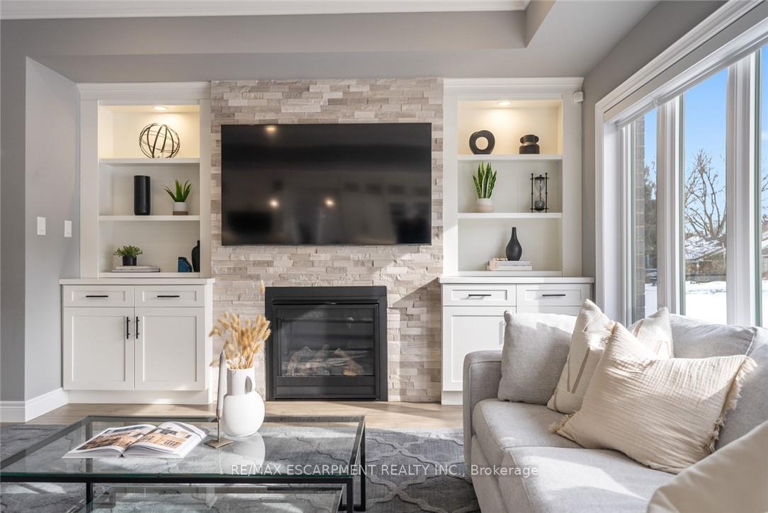 Photo 9 of 36 Miller Drive, Hamilton, Ancaster — HOMEH