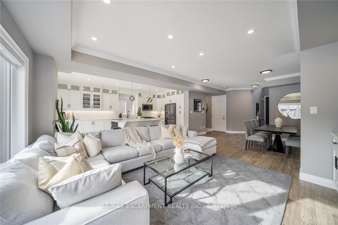 Photo 11 of 36 Miller Drive, Hamilton, Ancaster — HOMEH