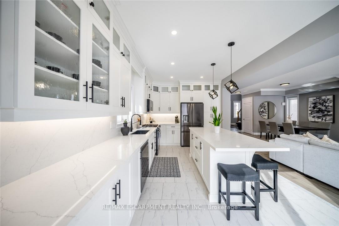 Photo 15 of 36 Miller Drive, Hamilton, Ancaster — HOMEH