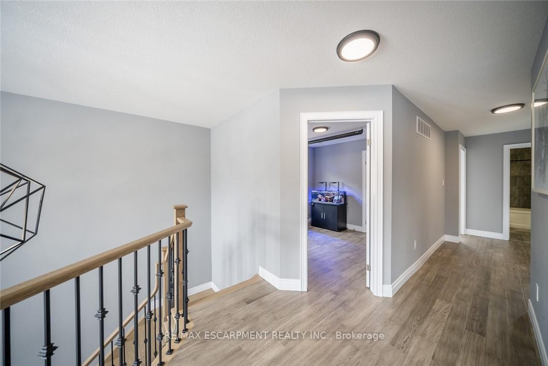 Photo 16 of 36 Miller Drive, Hamilton, Ancaster — HOMEH