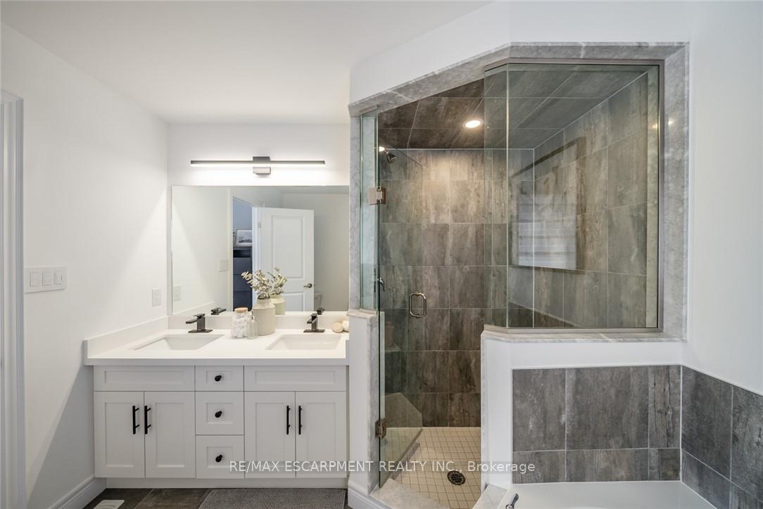 Photo 22 of 36 Miller Drive, Hamilton, Ancaster — HOMEH