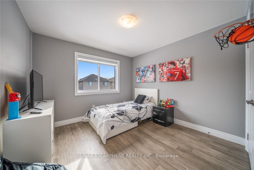 Photo 25 of 36 Miller Drive, Hamilton, Ancaster — HOMEH