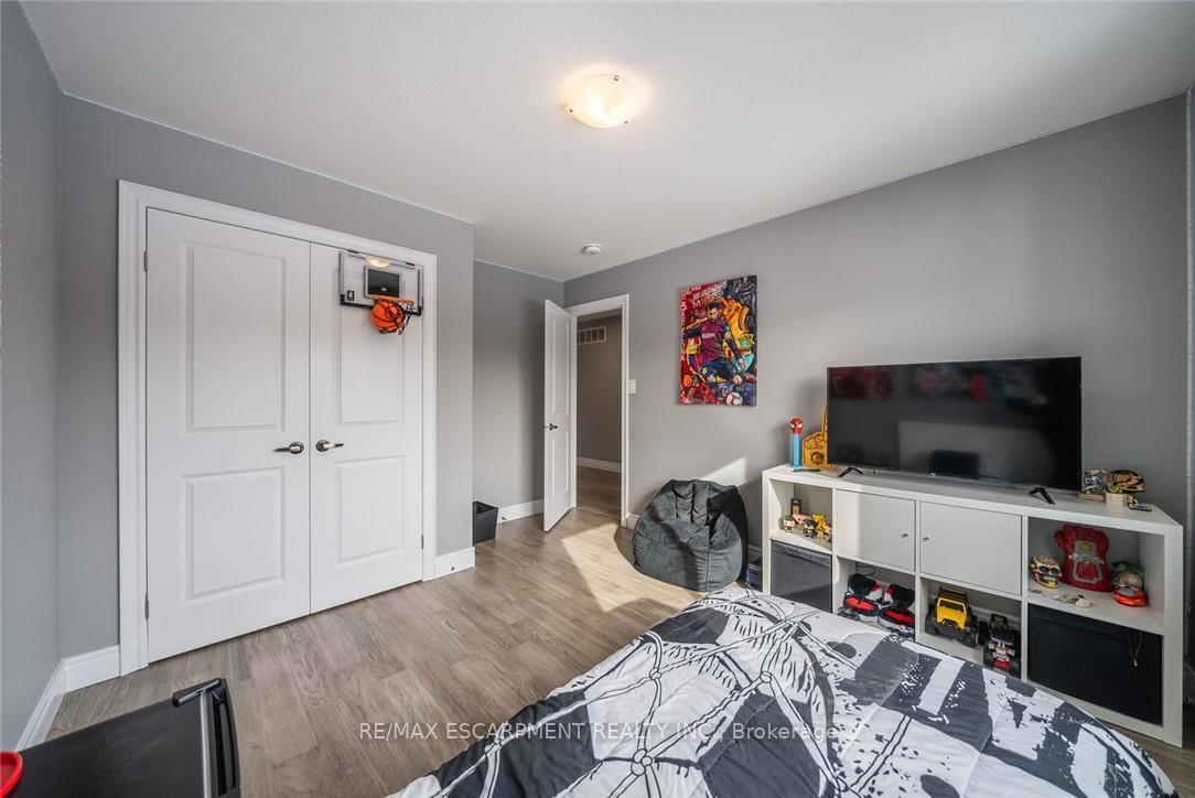 Photo 33 of 36 Miller Drive, Hamilton, Ancaster — HOMEH