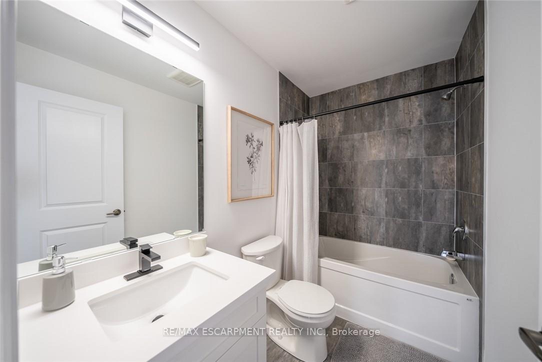 Photo 26 of 36 Miller Drive, Hamilton, Ancaster — HOMEH