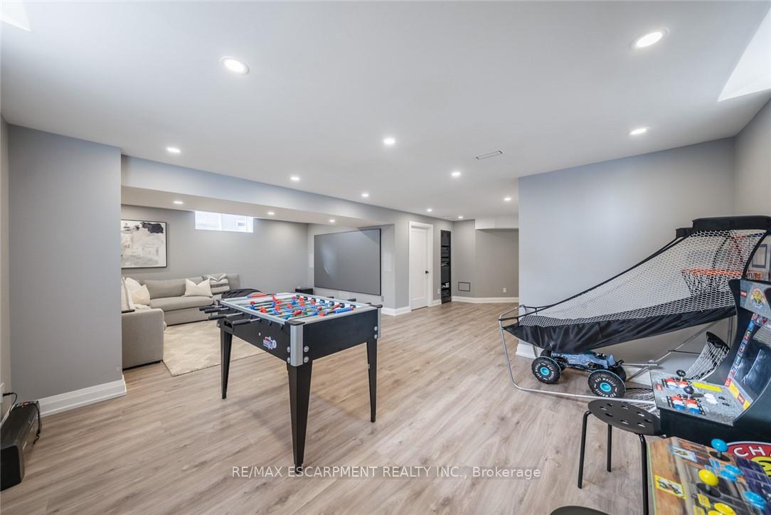 Photo 35 of 36 Miller Drive, Hamilton, Ancaster — HOMEH
