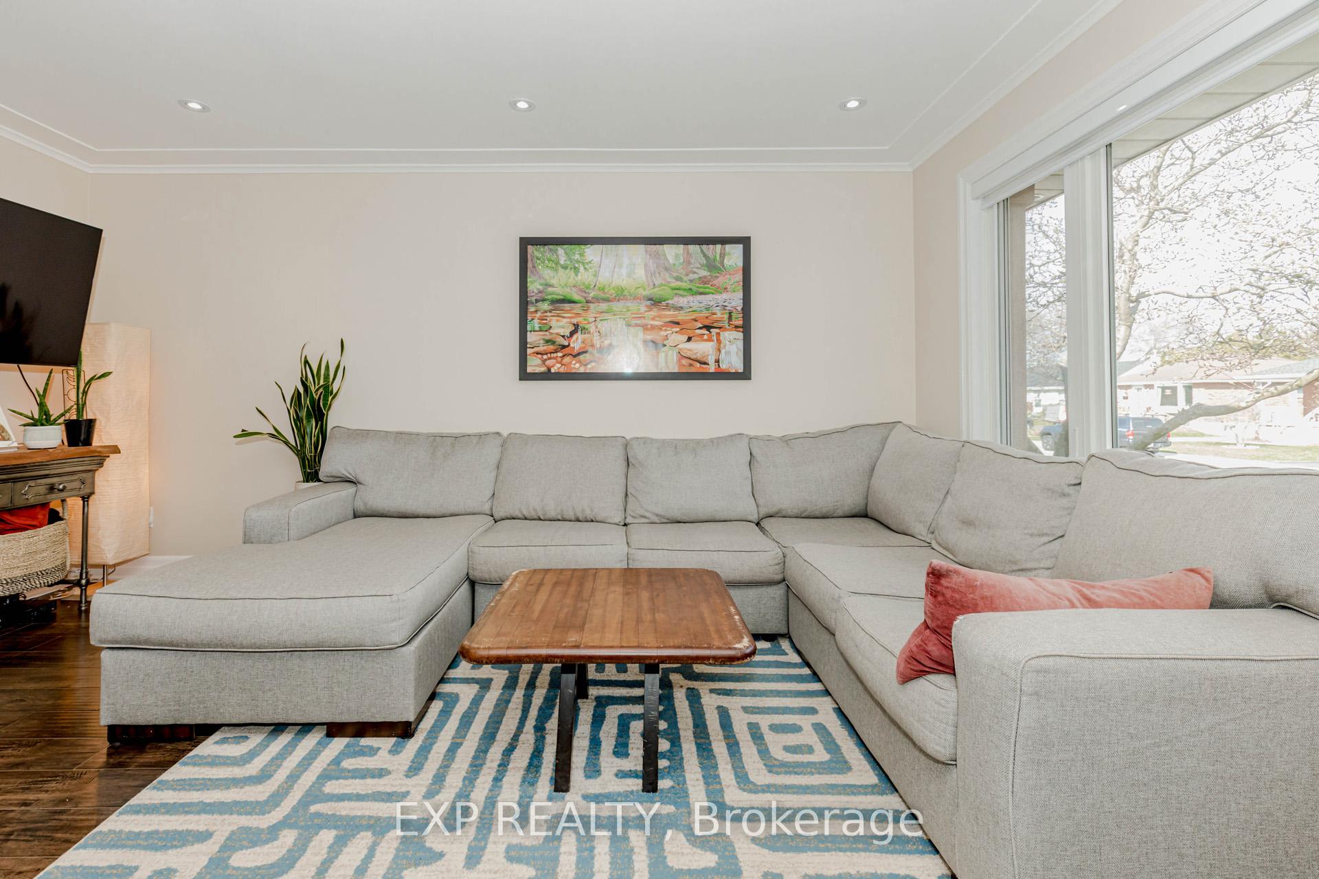 Photo 19 of 90 Welbourn Drive, Hamilton, Balfour — HOMEH
