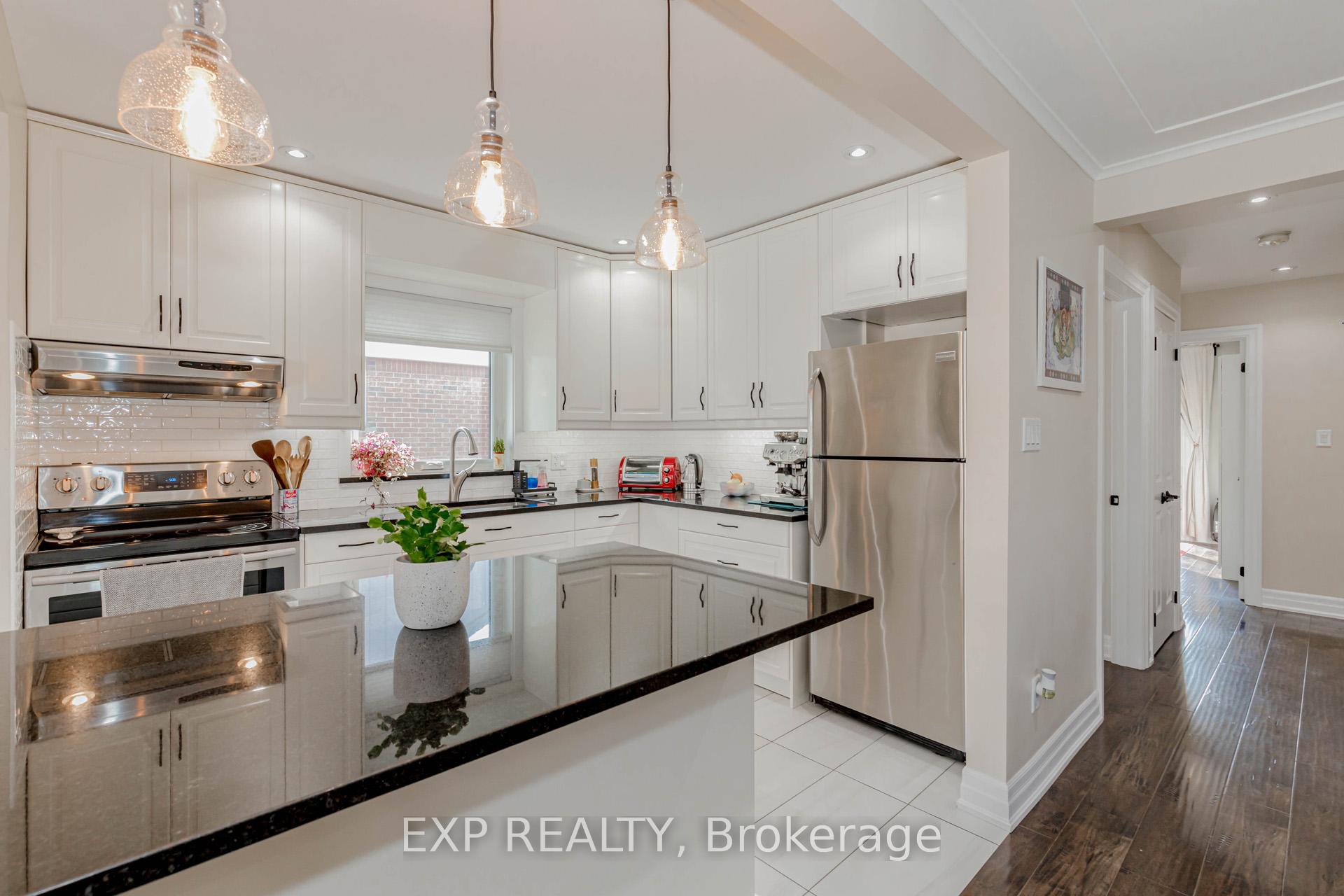Photo 7 of 90 Welbourn Drive, Hamilton, Balfour — HOMEH