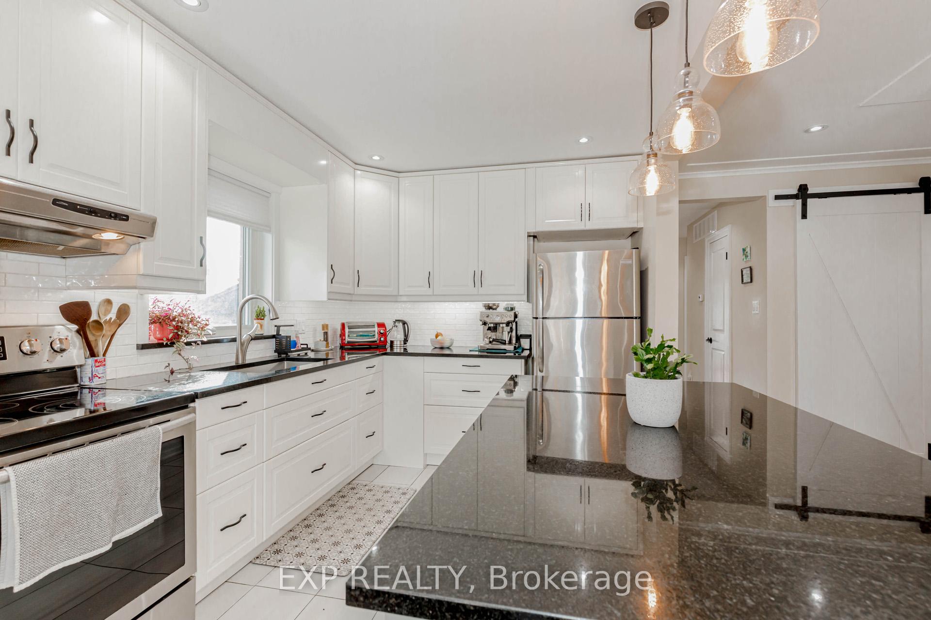 Photo 36 of 90 Welbourn Drive, Hamilton, Balfour — HOMEH