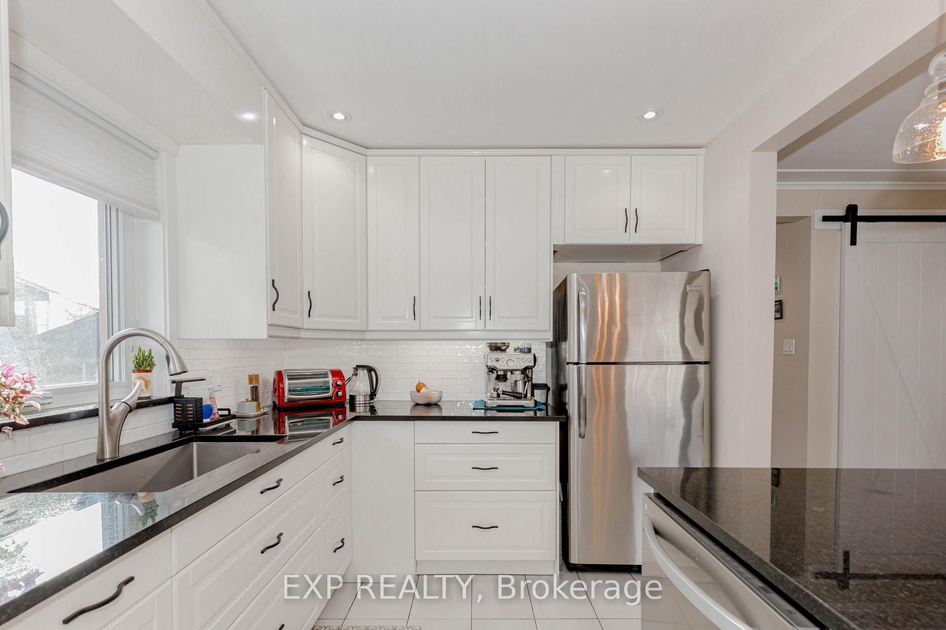 Photo 10 of 90 Welbourn Drive, Hamilton, Balfour — HOMEH