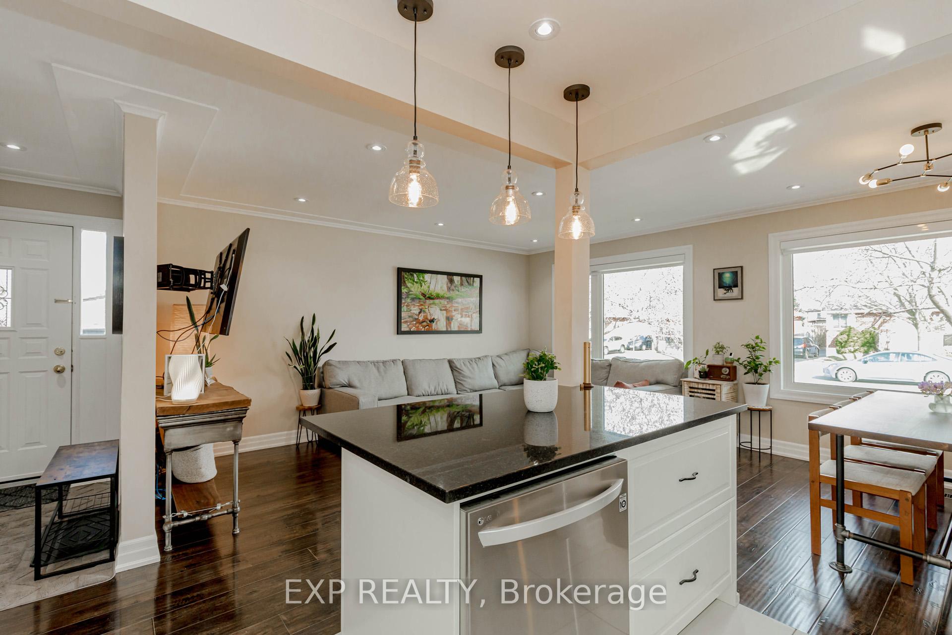 Photo 11 of 90 Welbourn Drive, Hamilton, Balfour — HOMEH