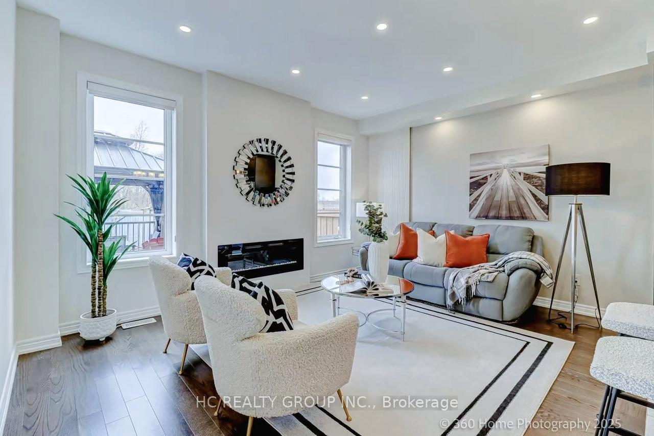 Photo 11 of 24 Decast Crescent, Markham, Box Grove — HOMEH