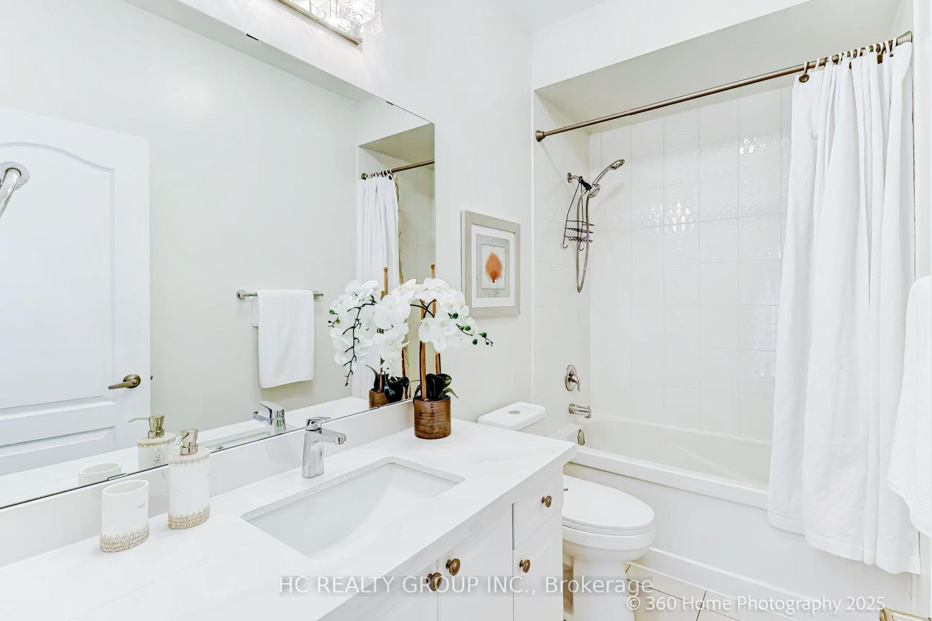 Photo 32 of 24 Decast Crescent, Markham, Box Grove — HOMEH