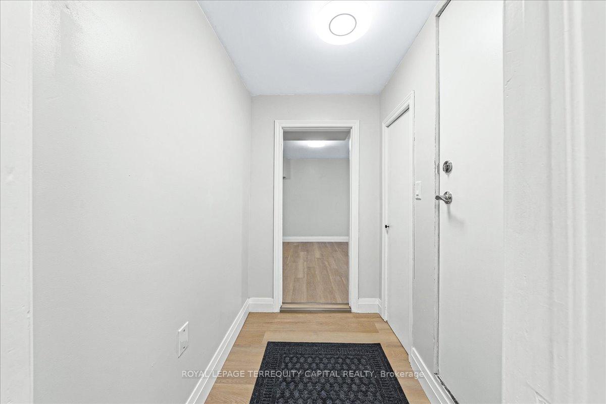 Photo 2 of Unit Lower, 224 Walnut Crescent, Barrie, Bayshore — HOMEH
