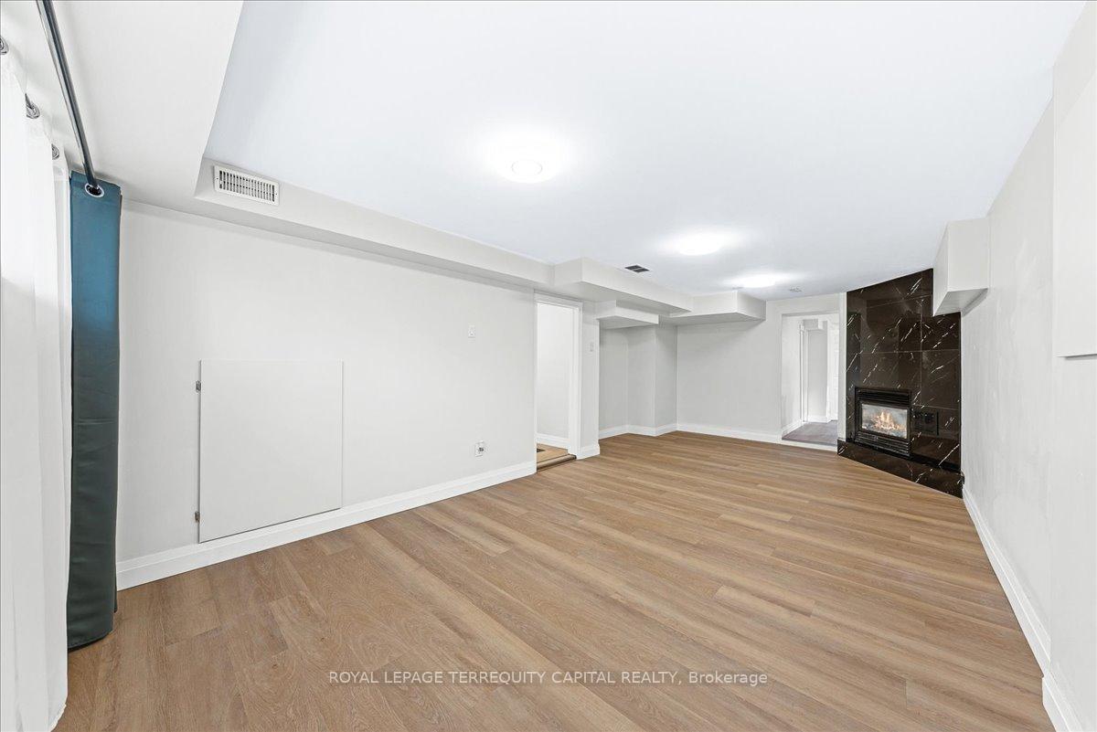 Photo 4 of Unit Lower, 224 Walnut Crescent, Barrie, Bayshore — HOMEH