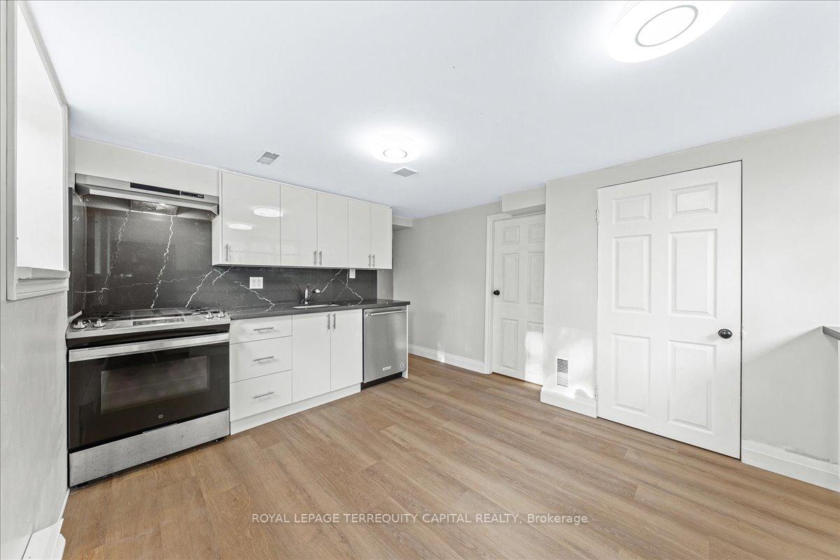 Photo 10 of Unit Lower, 224 Walnut Crescent, Barrie, Bayshore — HOMEH