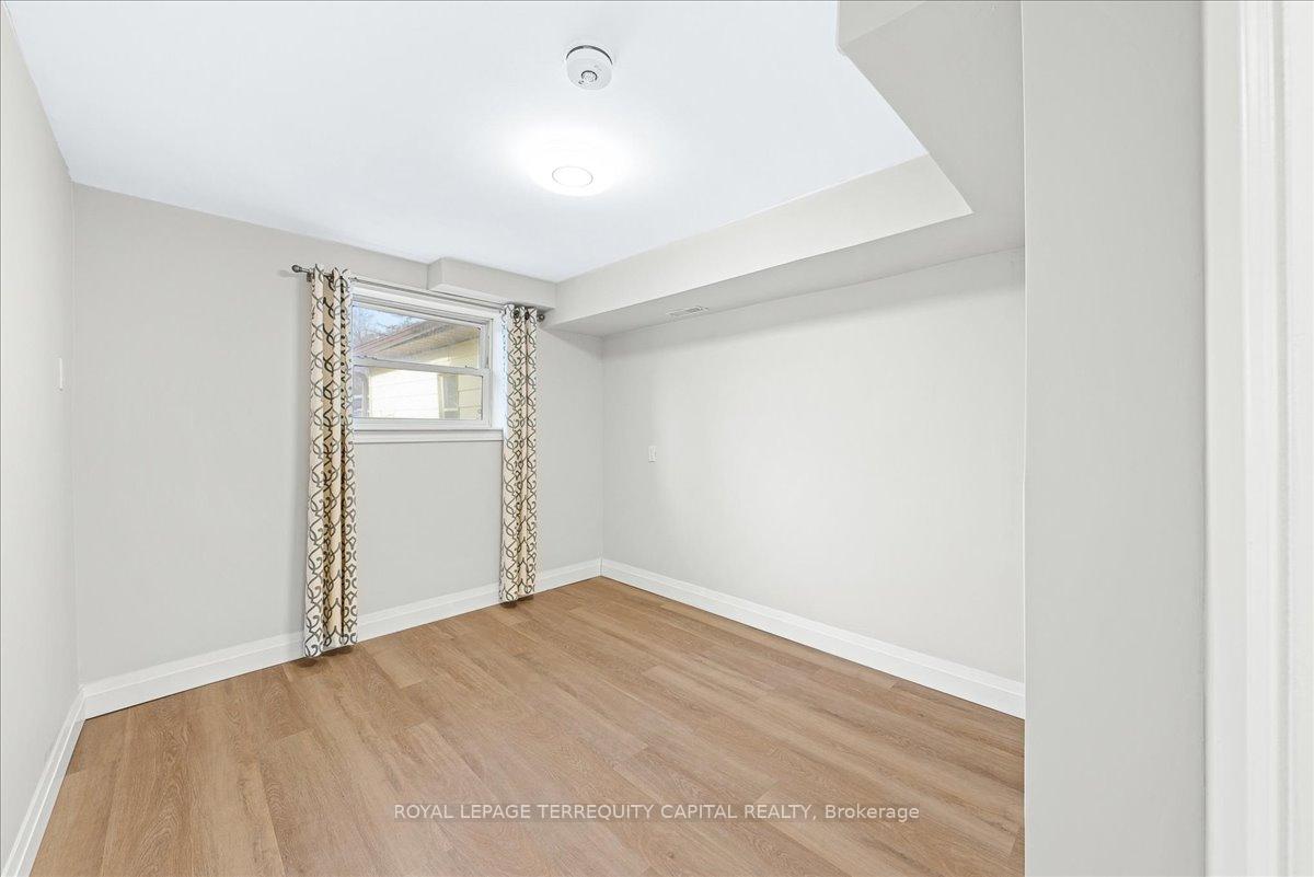 Photo 17 of Unit Lower, 224 Walnut Crescent, Barrie, Bayshore — HOMEH