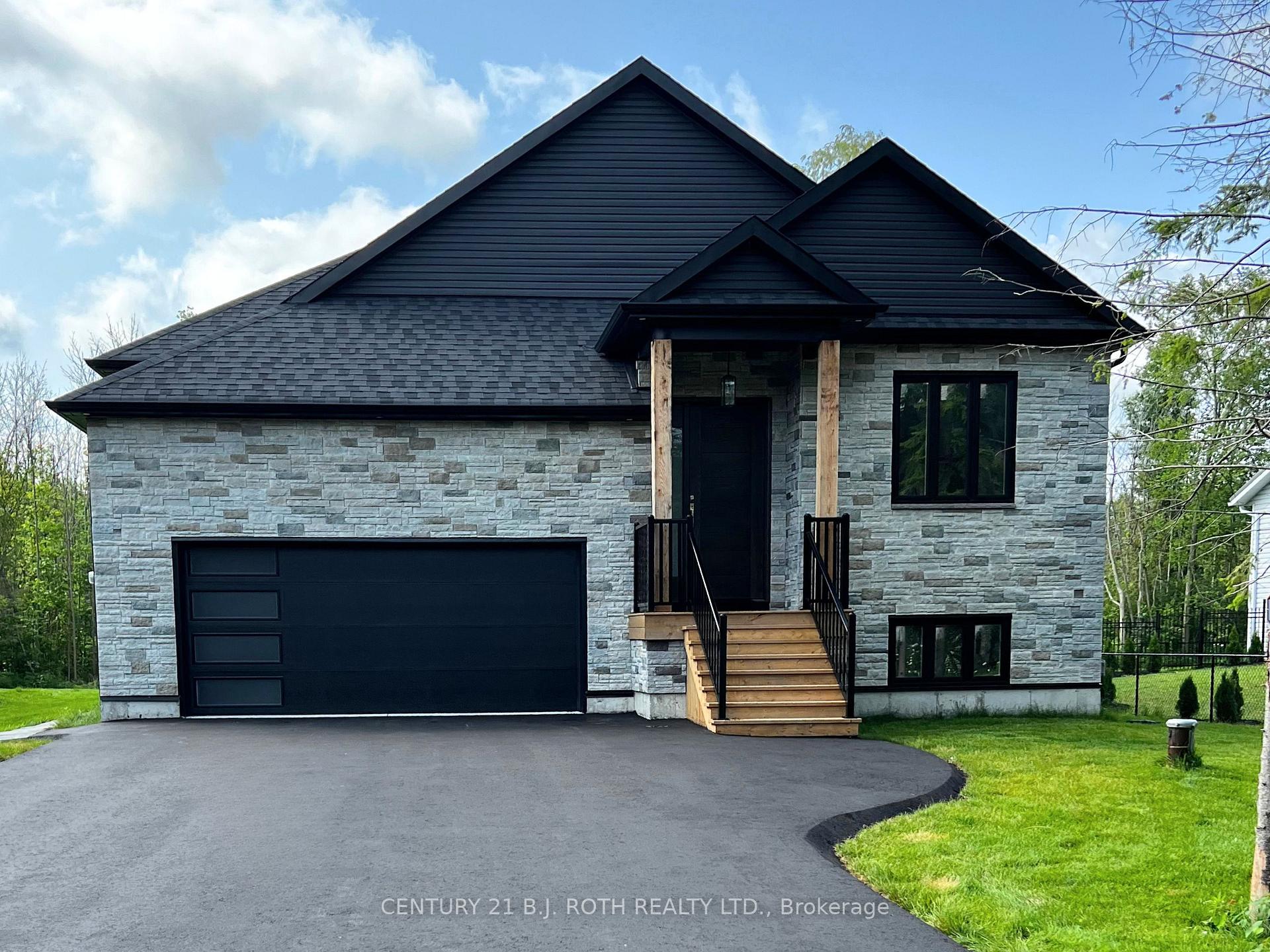Photo 18 of 527 Mapleview Drive E, Innisfil, Rural Innisfil — HOMEH