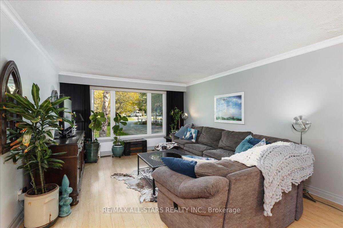 Photo 3 of 20 James Street, Georgina, Pefferlaw — HOMEH