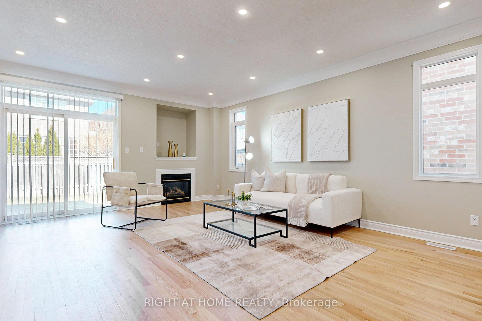 Photo 9 of 14 Down Crescent, Ajax, Northwest Ajax — HOMEH
