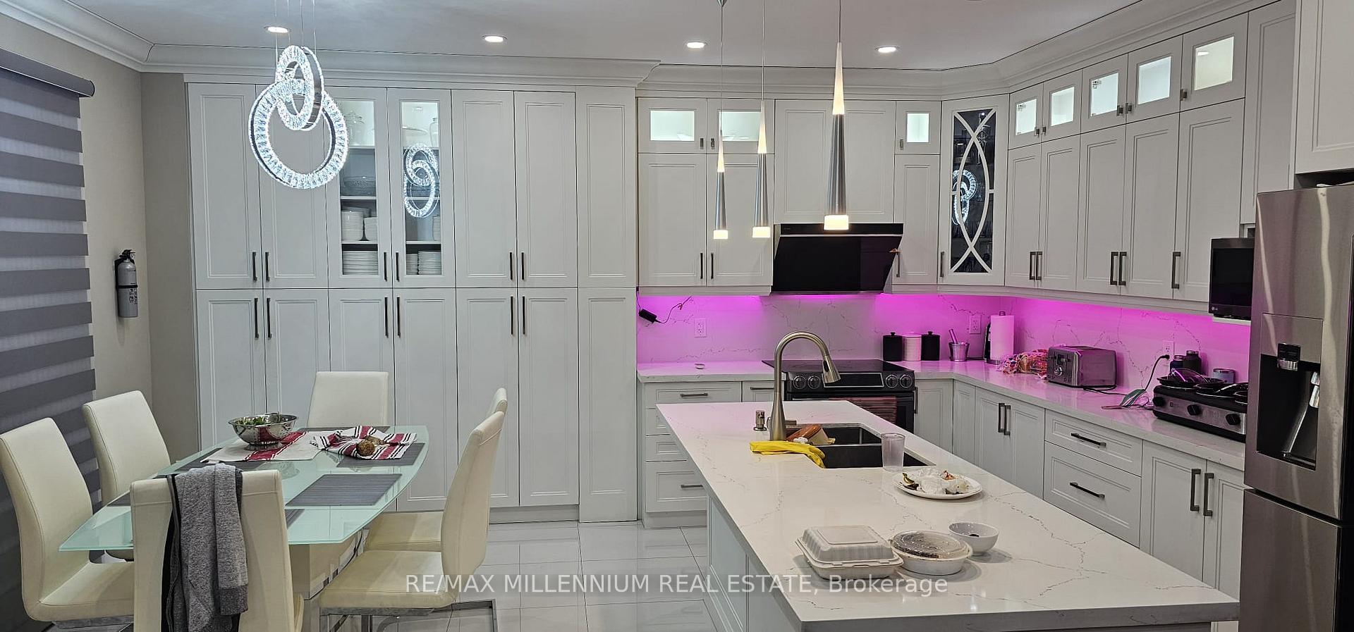 Photo 4 of 1 Bracknell Avenue, Markham, Berczy — HOMEH