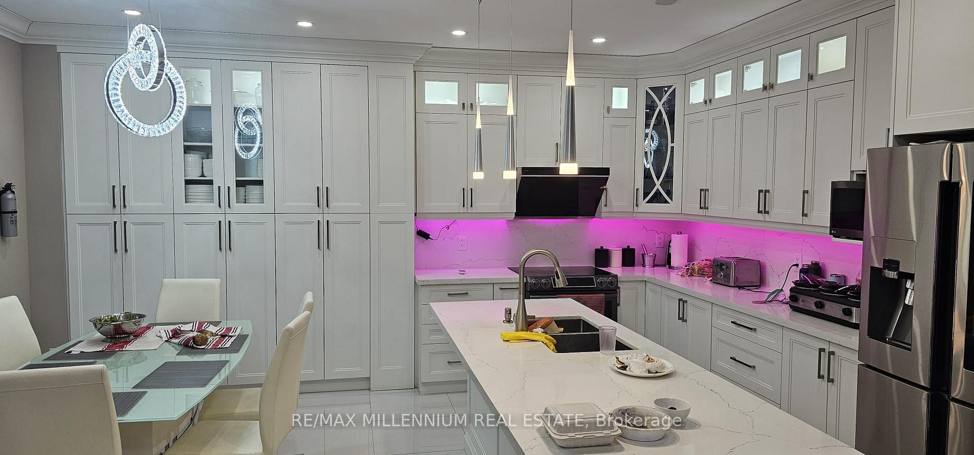Photo 8 of 1 Bracknell Avenue, Markham, Berczy — HOMEH