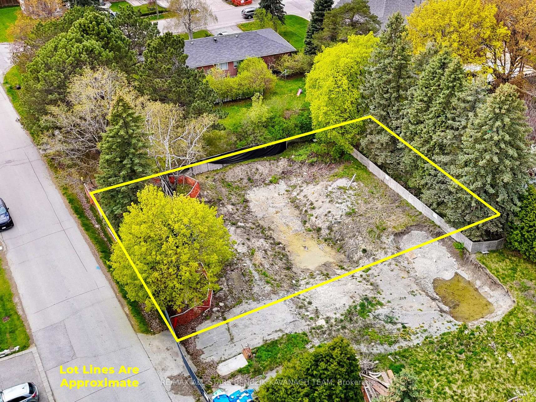 Photo 2 of 18 Riverview Avenue, Markham, Bullock — HOMEH