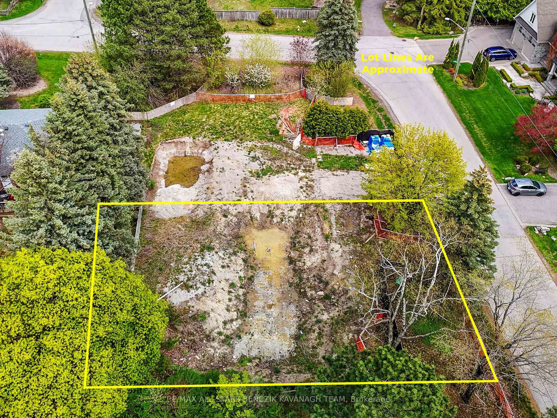 Photo 4 of 18 Riverview Avenue, Markham, Bullock — HOMEH
