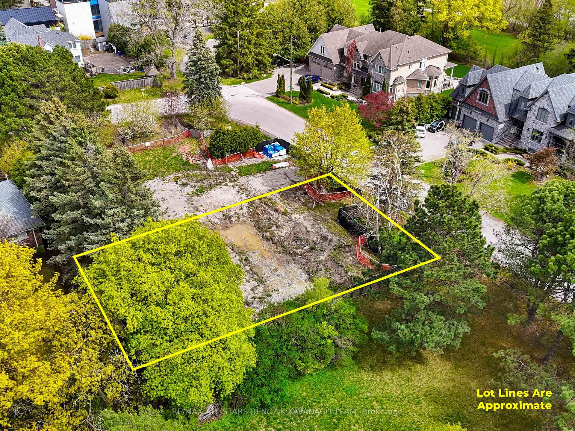 Photo 9 of 18 Riverview Avenue, Markham, Bullock — HOMEH