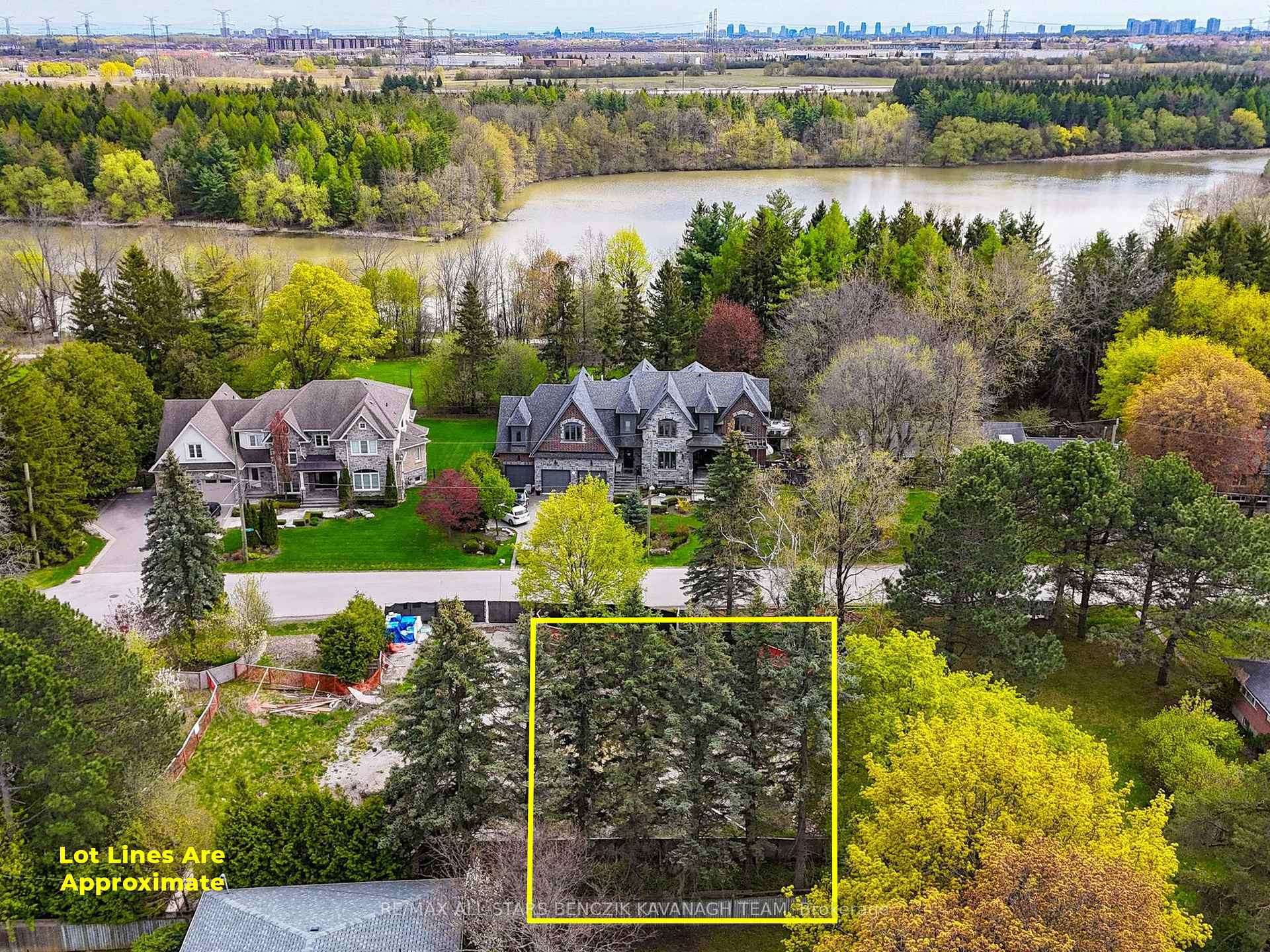 Photo 8 of 18 Riverview Avenue, Markham, Bullock — HOMEH