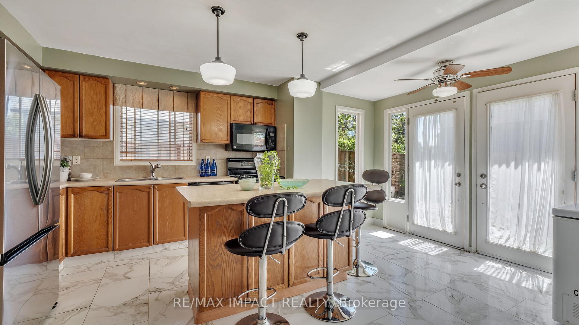 Photo 23 of 1 Beechnut Crescent, Clarington, Courtice — HOMEH