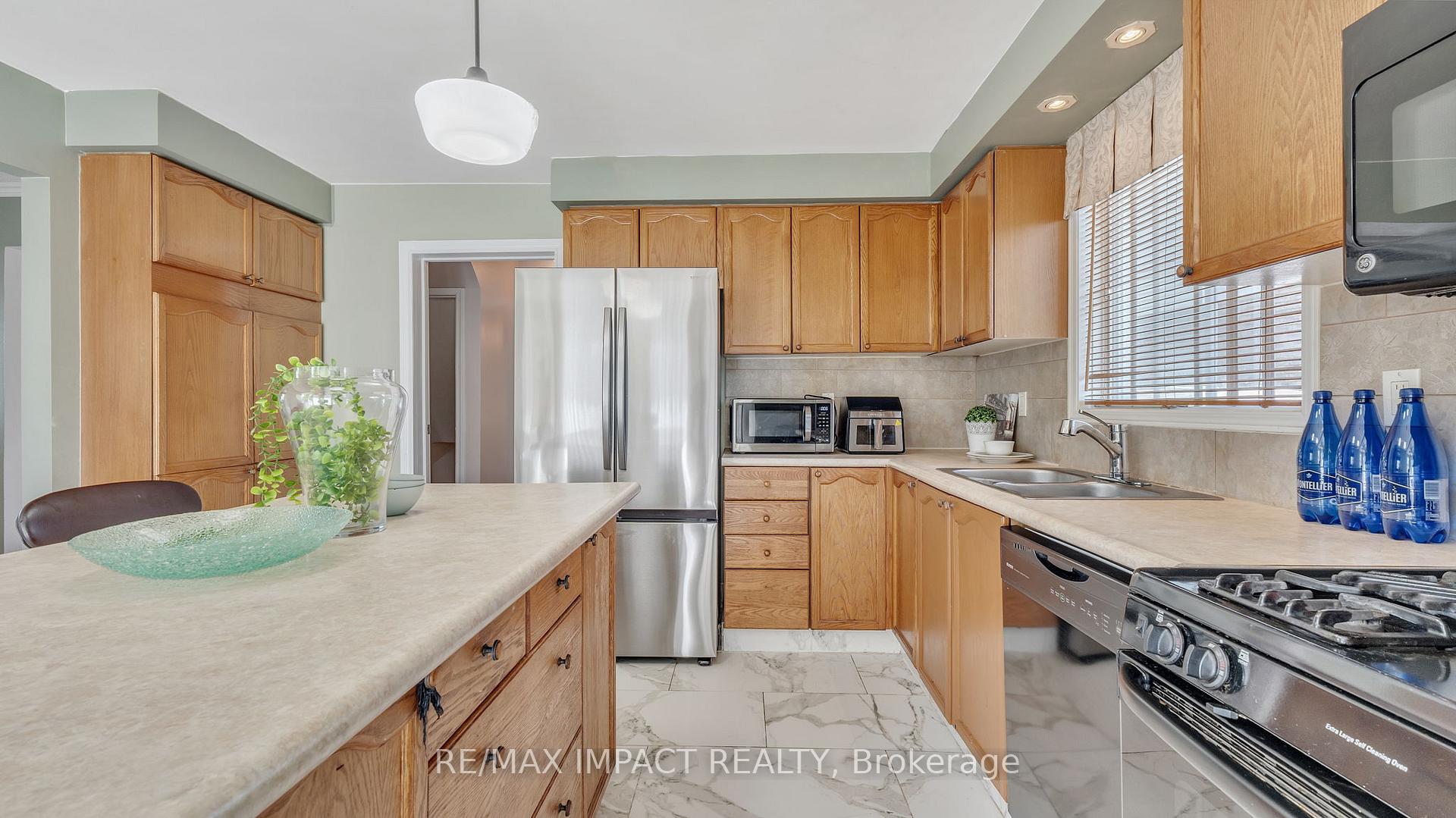 Photo 28 of 1 Beechnut Crescent, Clarington, Courtice — HOMEH