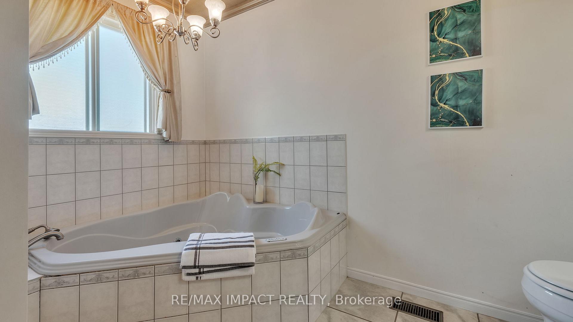 Photo 19 of 1 Beechnut Crescent, Clarington, Courtice — HOMEH