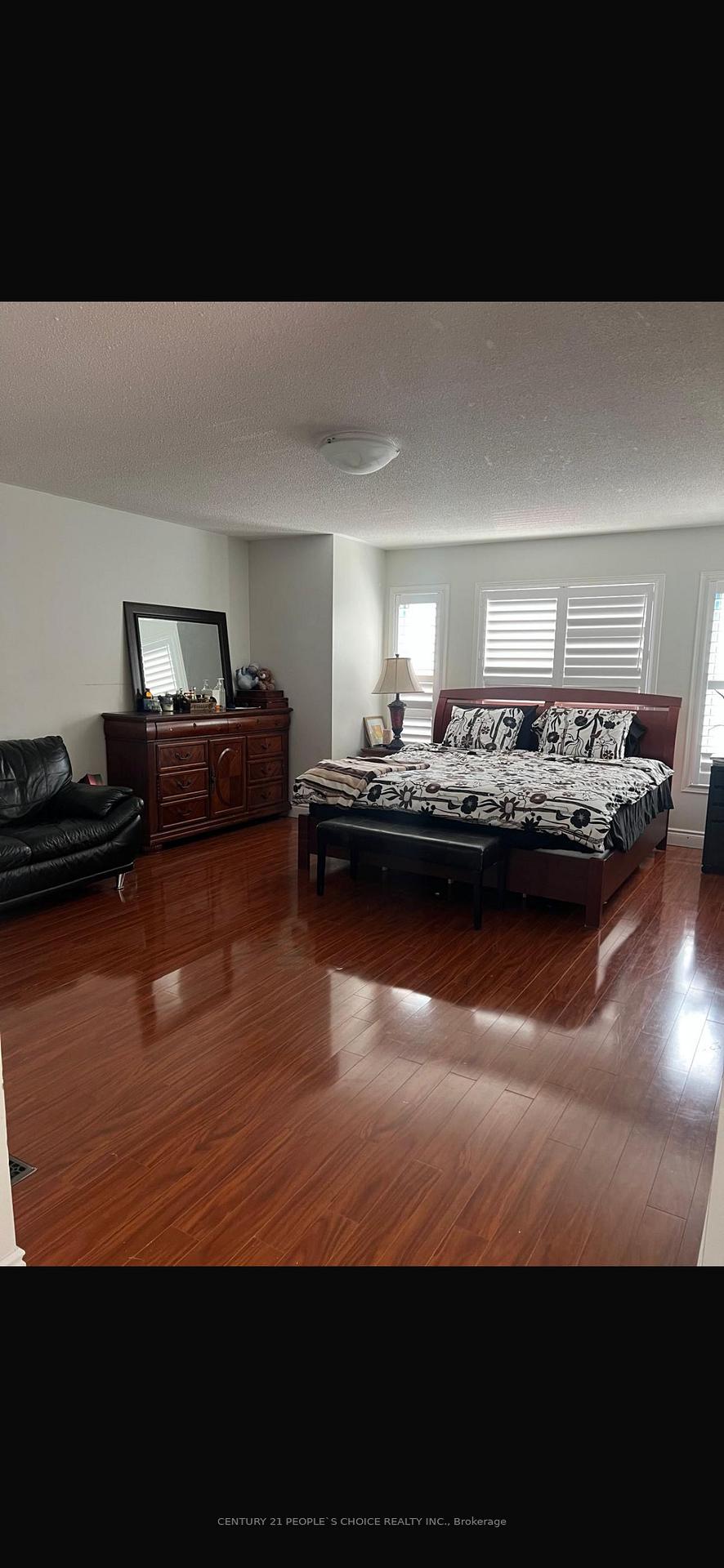 Photo 10 of 35 Springview Drive, Brampton, Brampton West — HOMEH