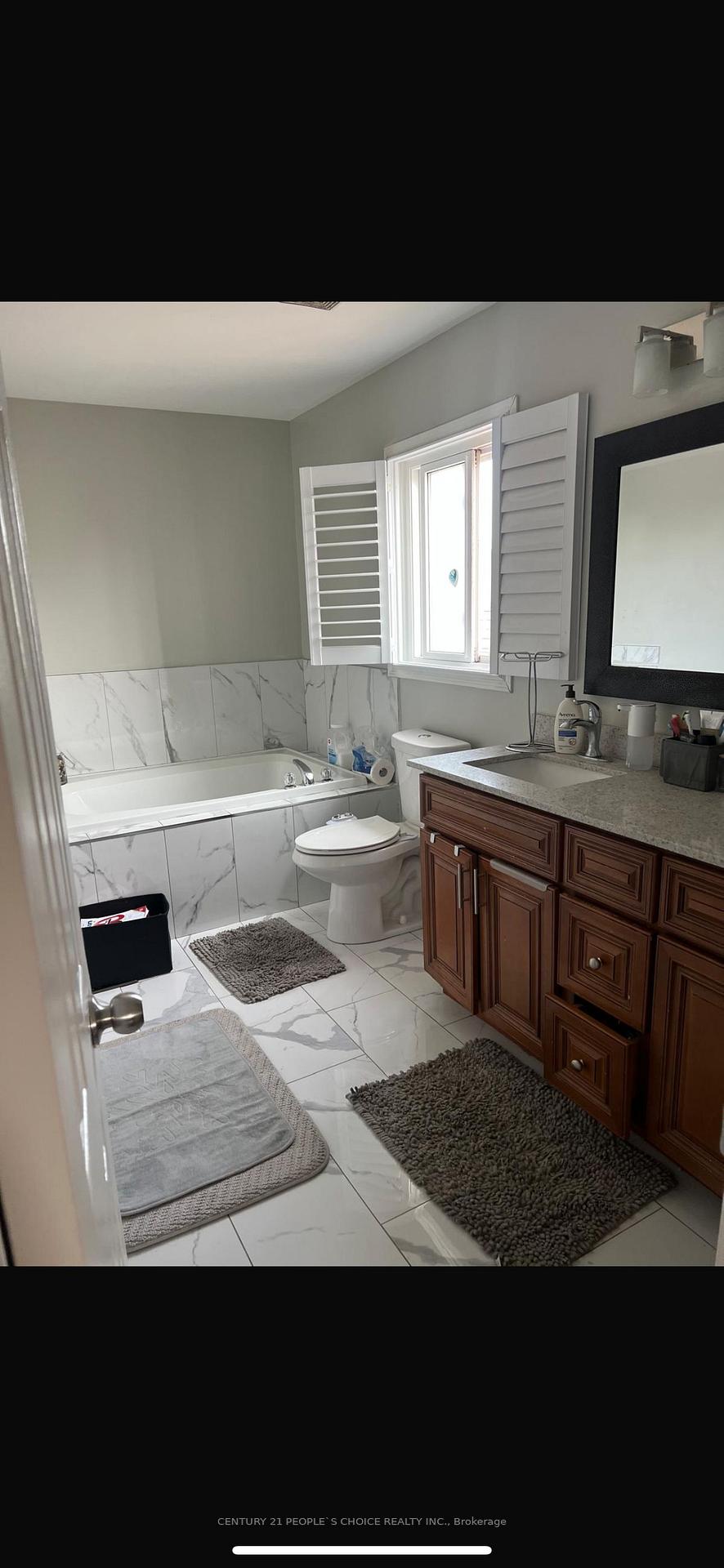 Photo 12 of 35 Springview Drive, Brampton, Brampton West — HOMEH