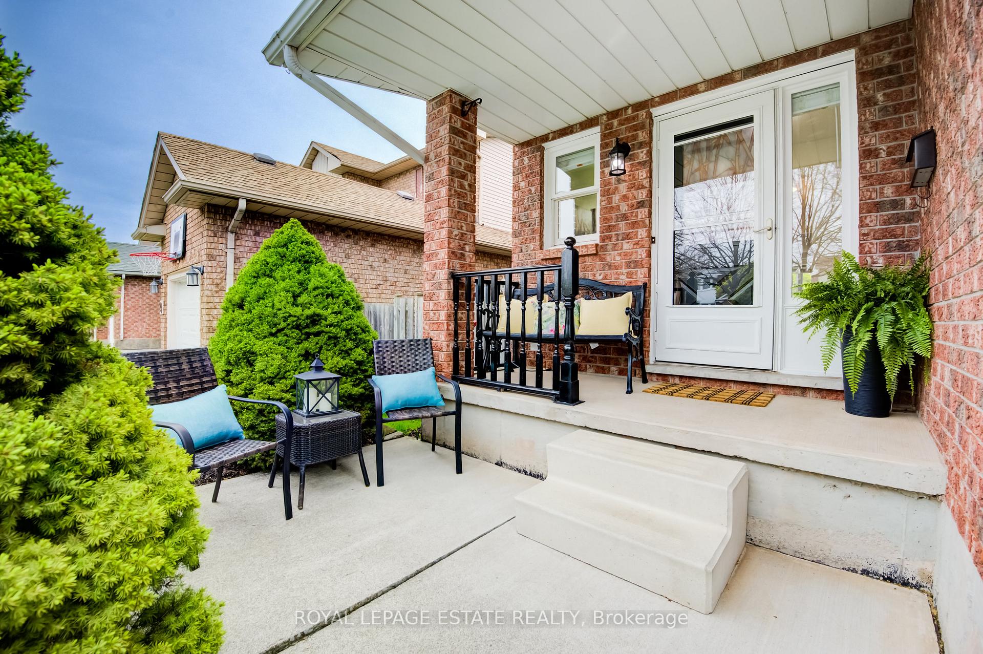 Photo 2 of 22 Tomahawk Drive, Grimsby, Grimsby East — HOMEH