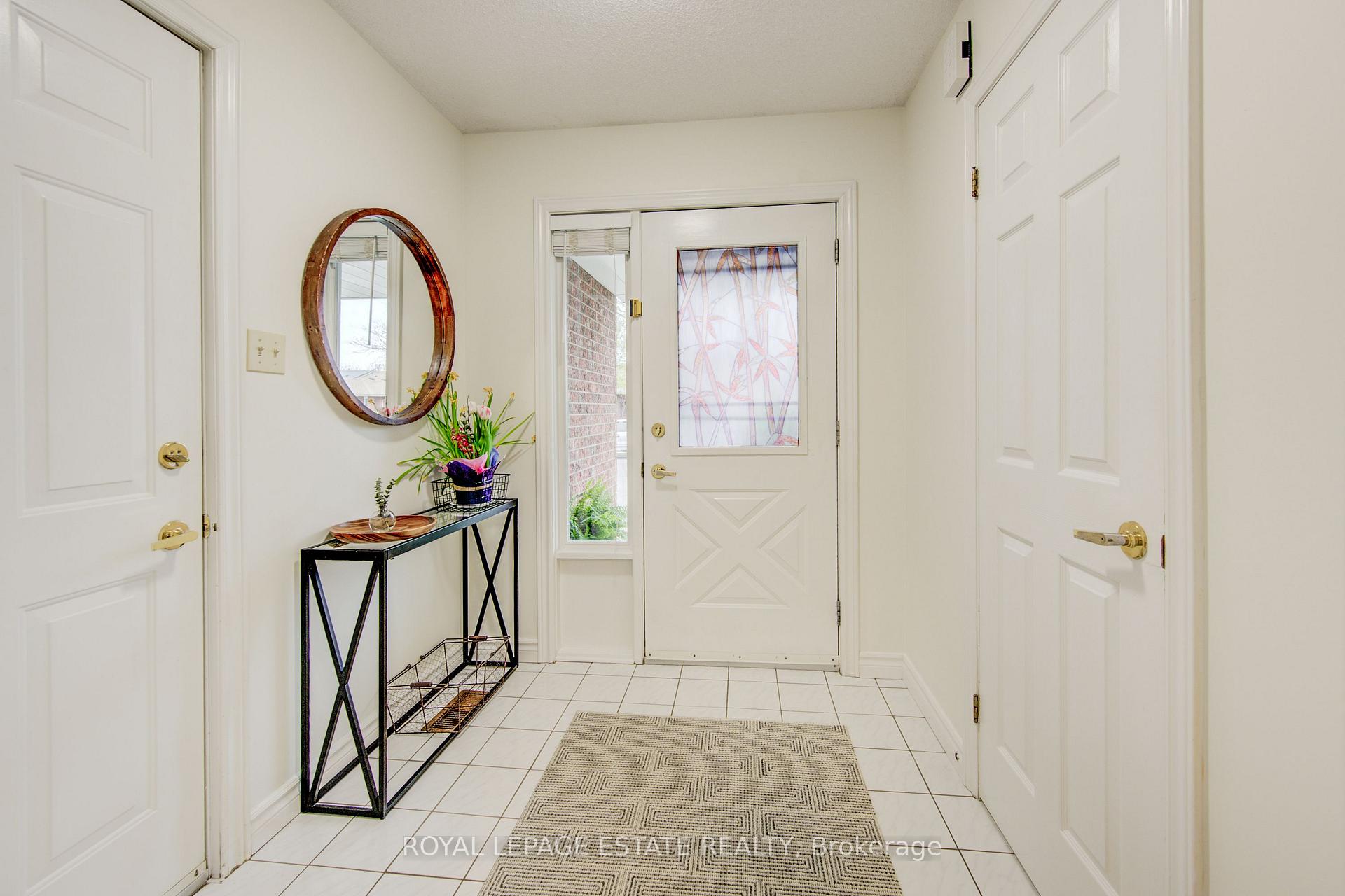 Photo 4 of 22 Tomahawk Drive, Grimsby, Grimsby East — HOMEH