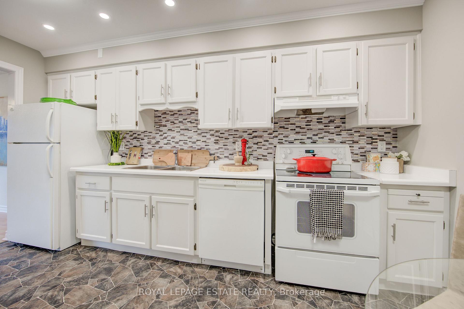 Photo 13 of 22 Tomahawk Drive, Grimsby, Grimsby East — HOMEH