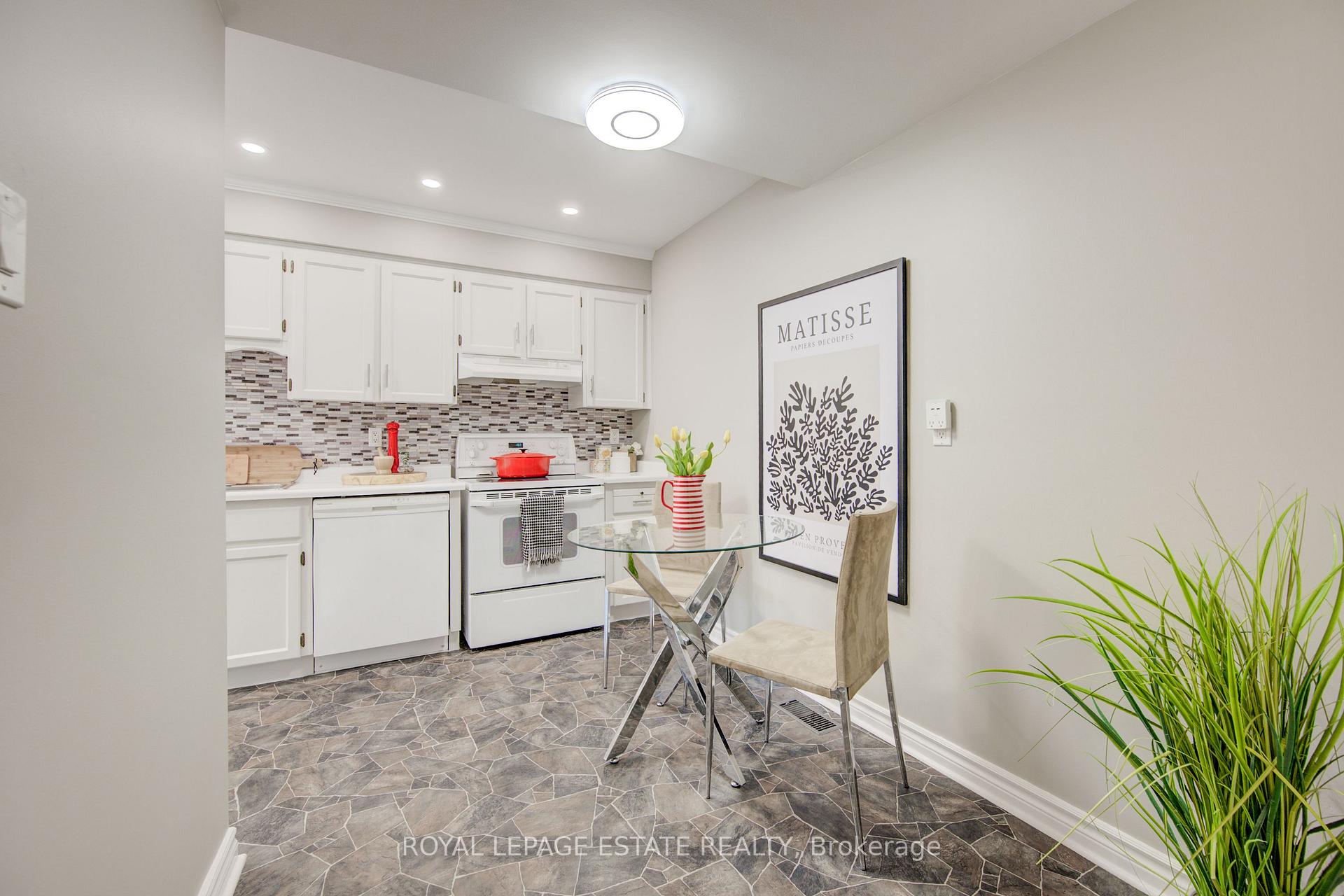 Photo 15 of 22 Tomahawk Drive, Grimsby, Grimsby East — HOMEH