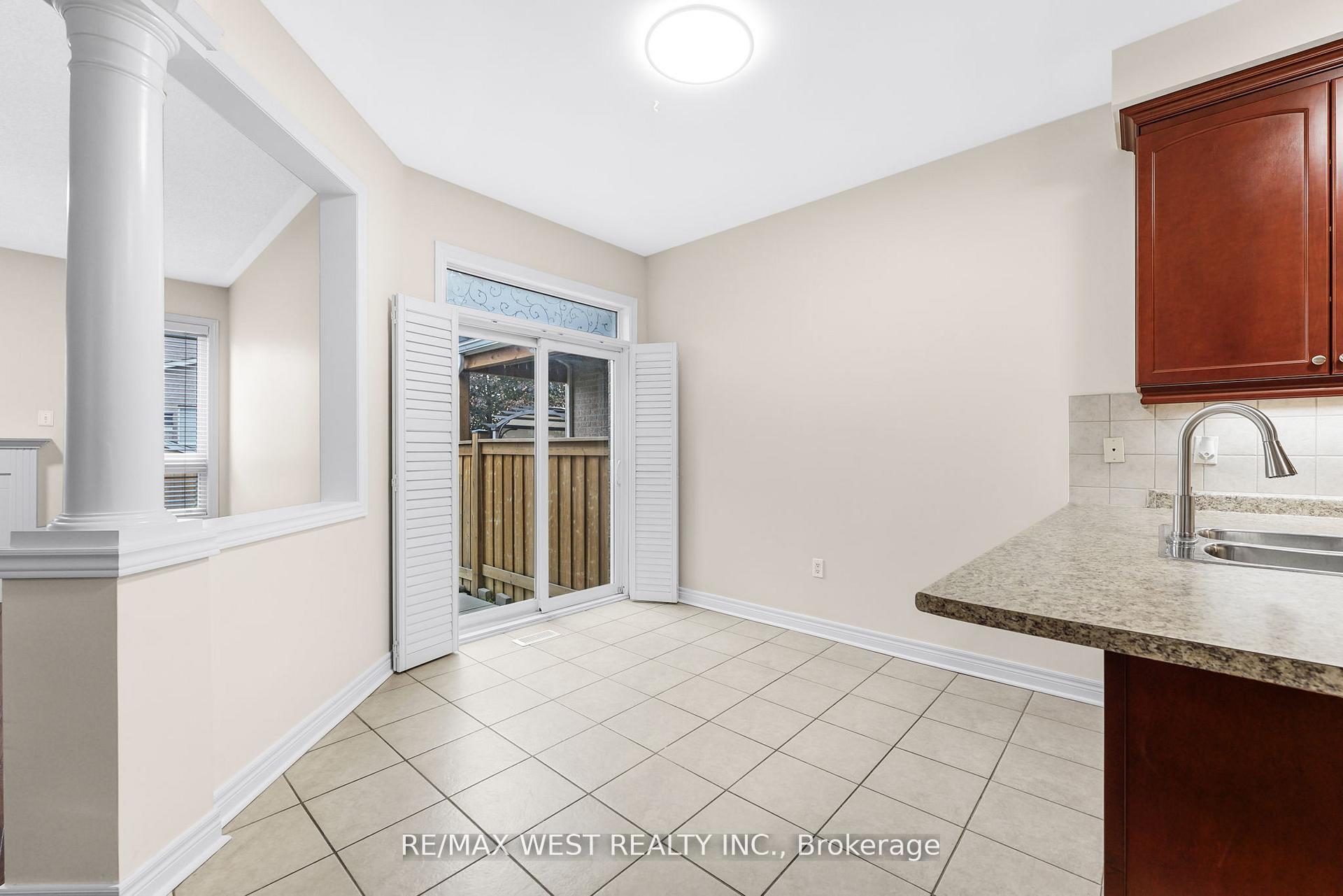 Photo 4 of 102 Everingham Circle, Brampton, Sandringham-Wellington — HOMEH