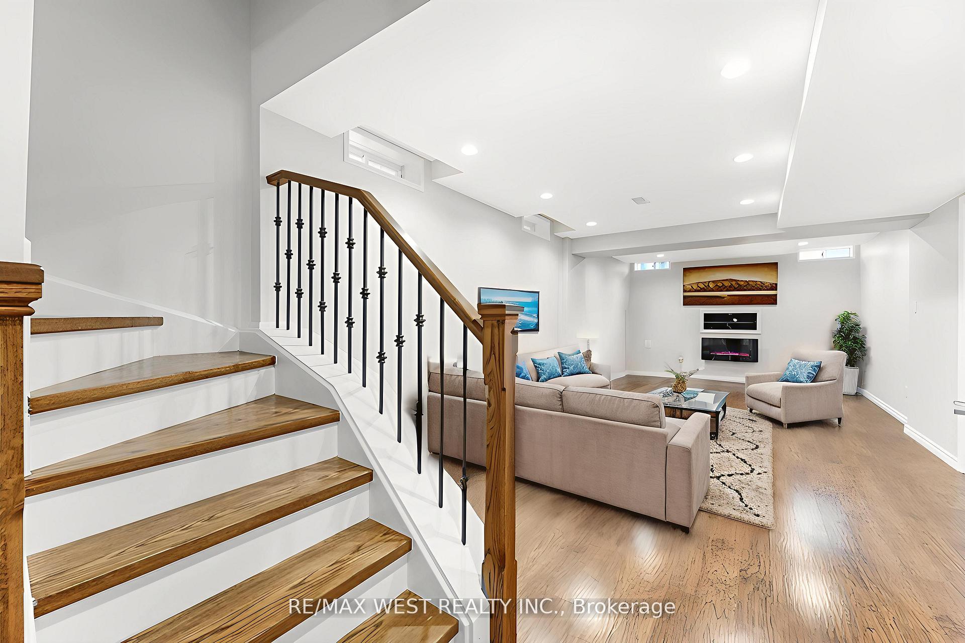 Photo 8 of 102 Everingham Circle, Brampton, Sandringham-Wellington — HOMEH