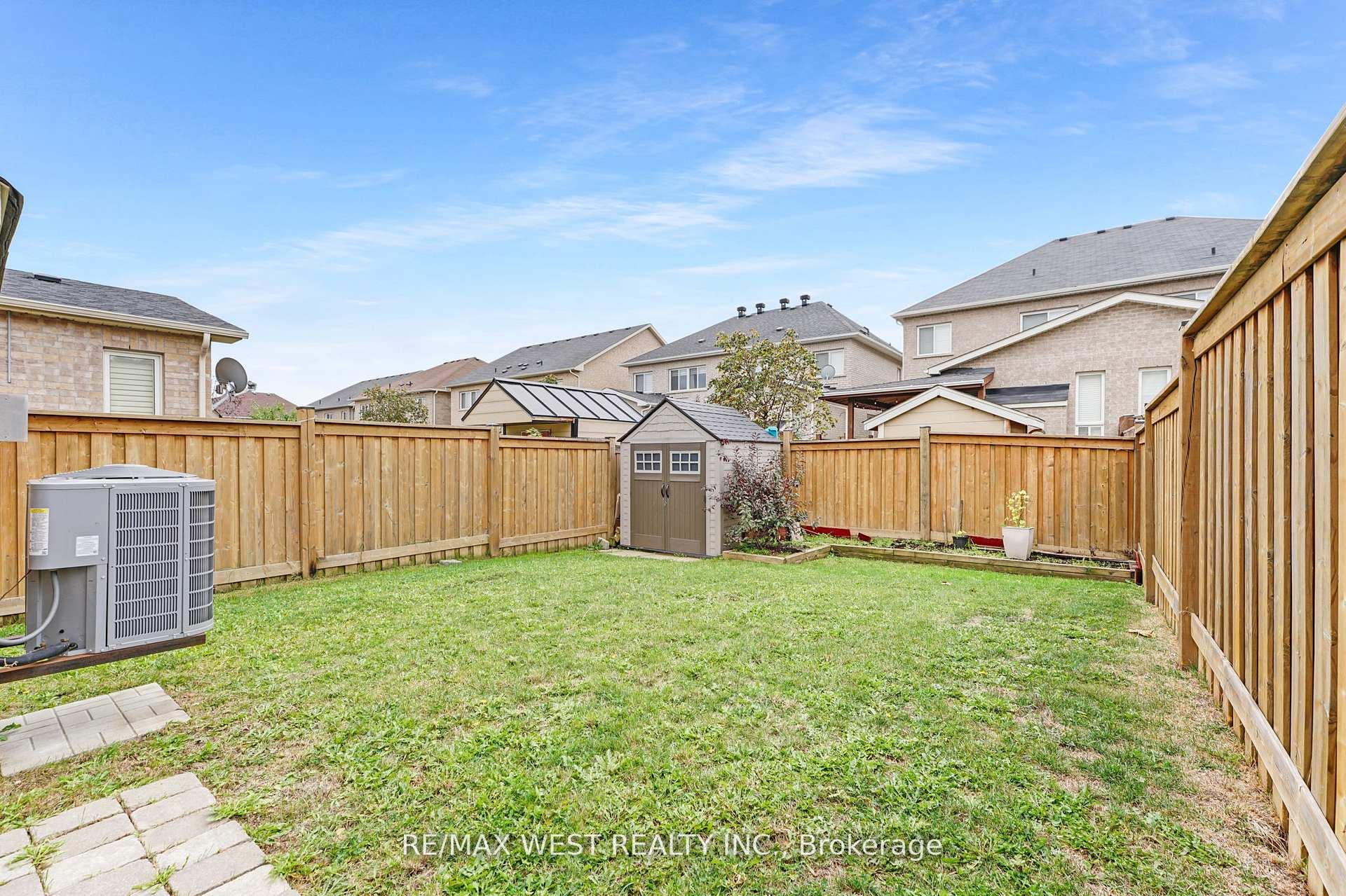 Photo 9 of 102 Everingham Circle, Brampton, Sandringham-Wellington — HOMEH