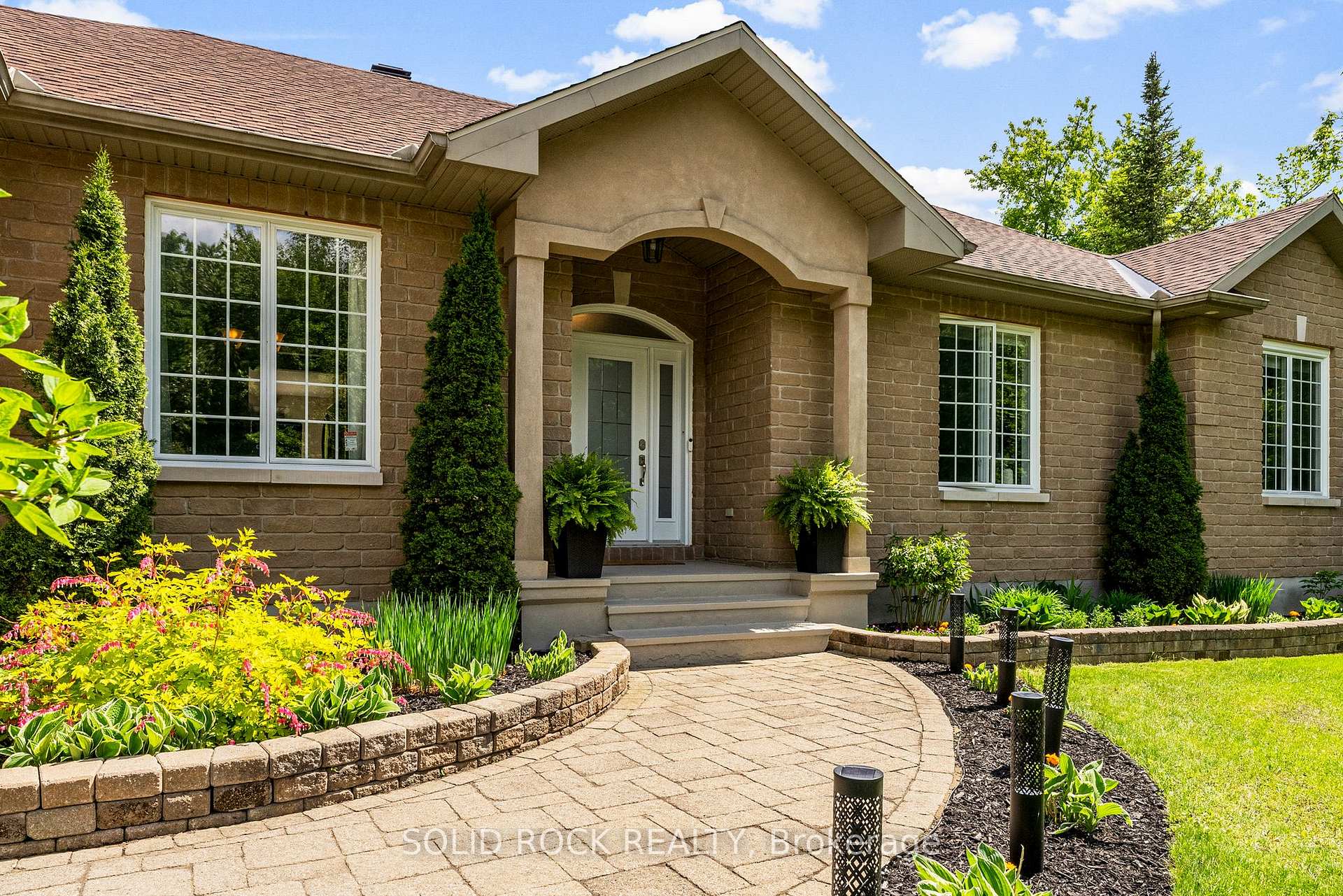 Photo 2 of 6218 Deermeadow Drive, Ottawa, Greely — HOMEH