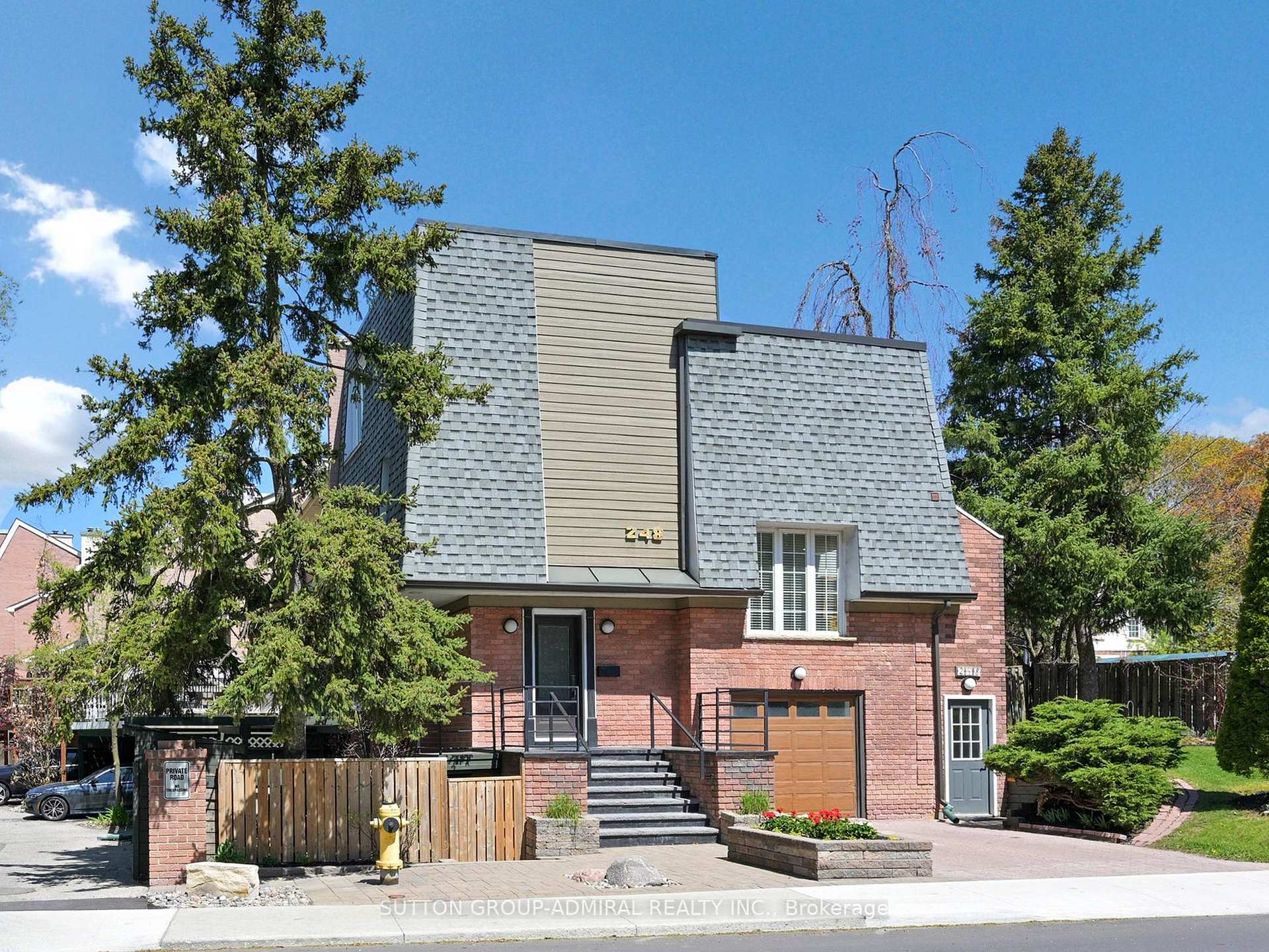 Front of 248 Glengrove Avenue W