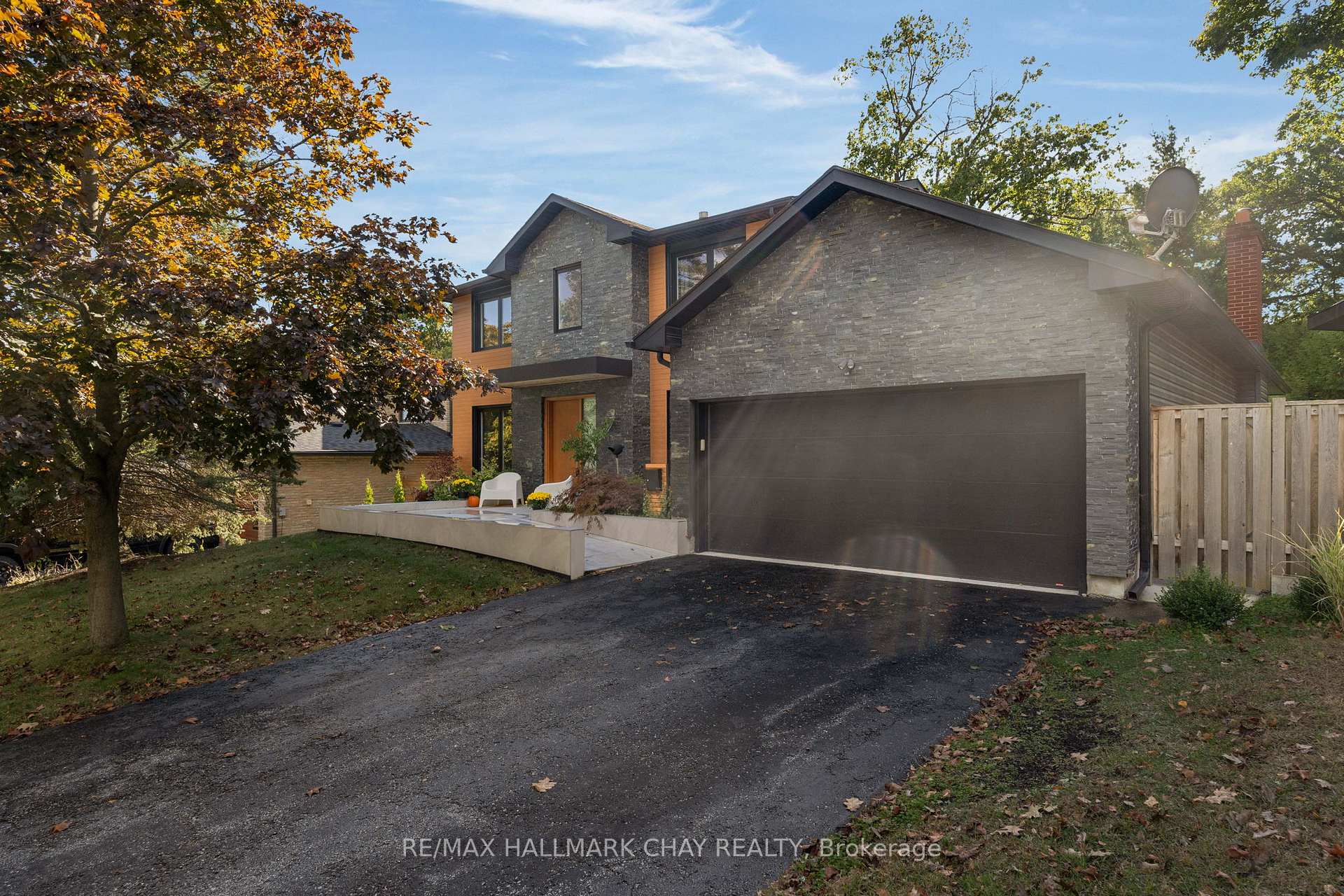 Photo 3 of 30 Valley Drive, Barrie, Sunnidale — HOMEH