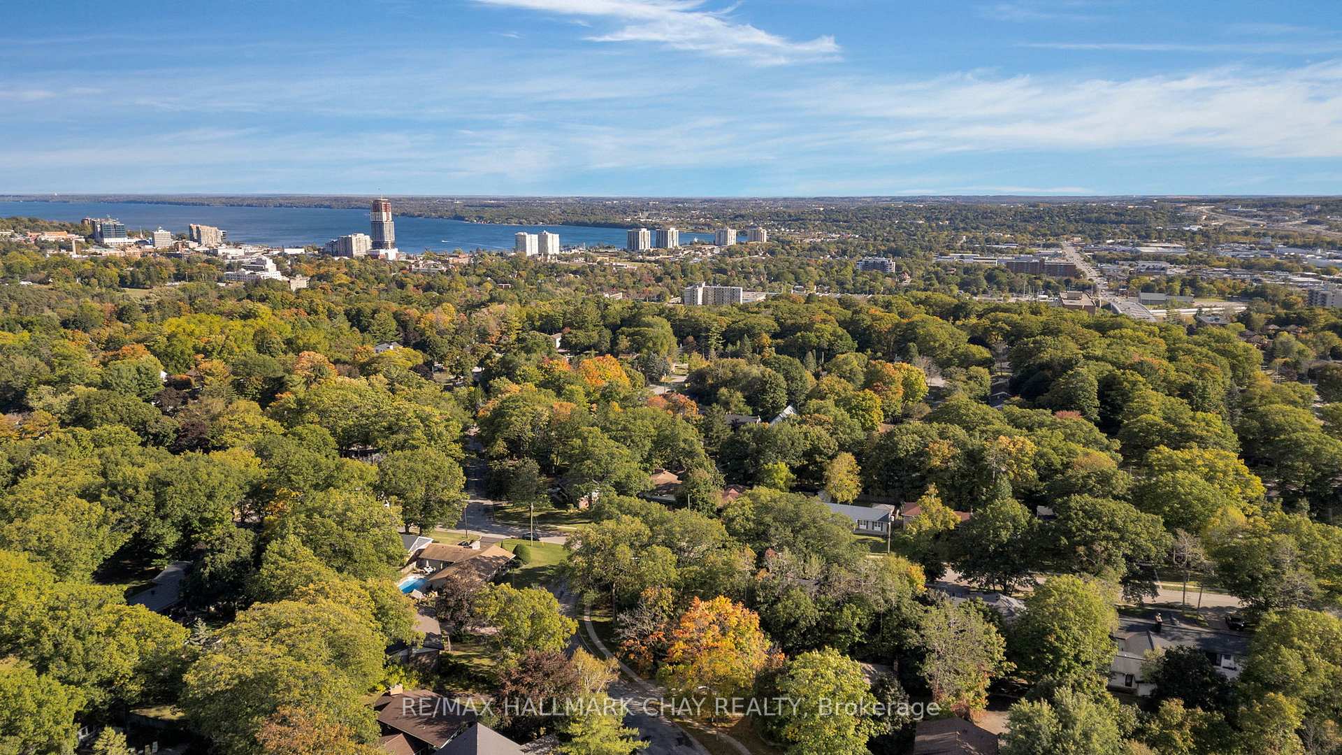 Photo 38 of 30 Valley Drive, Barrie, Sunnidale — HOMEH